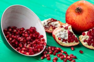 <img src="foo.jpg" alt=</" Benefits of Pomegranate Peels" /> 